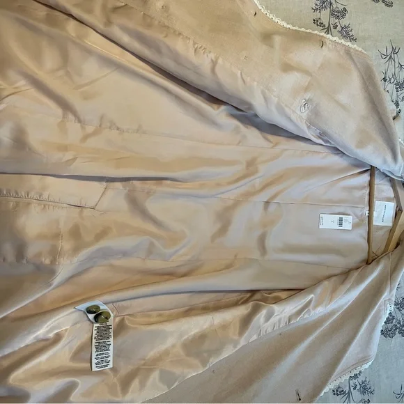 Anthropologie NWT Tan and White Trench Coat with Classic Notched Collar - Picture 3 of 8